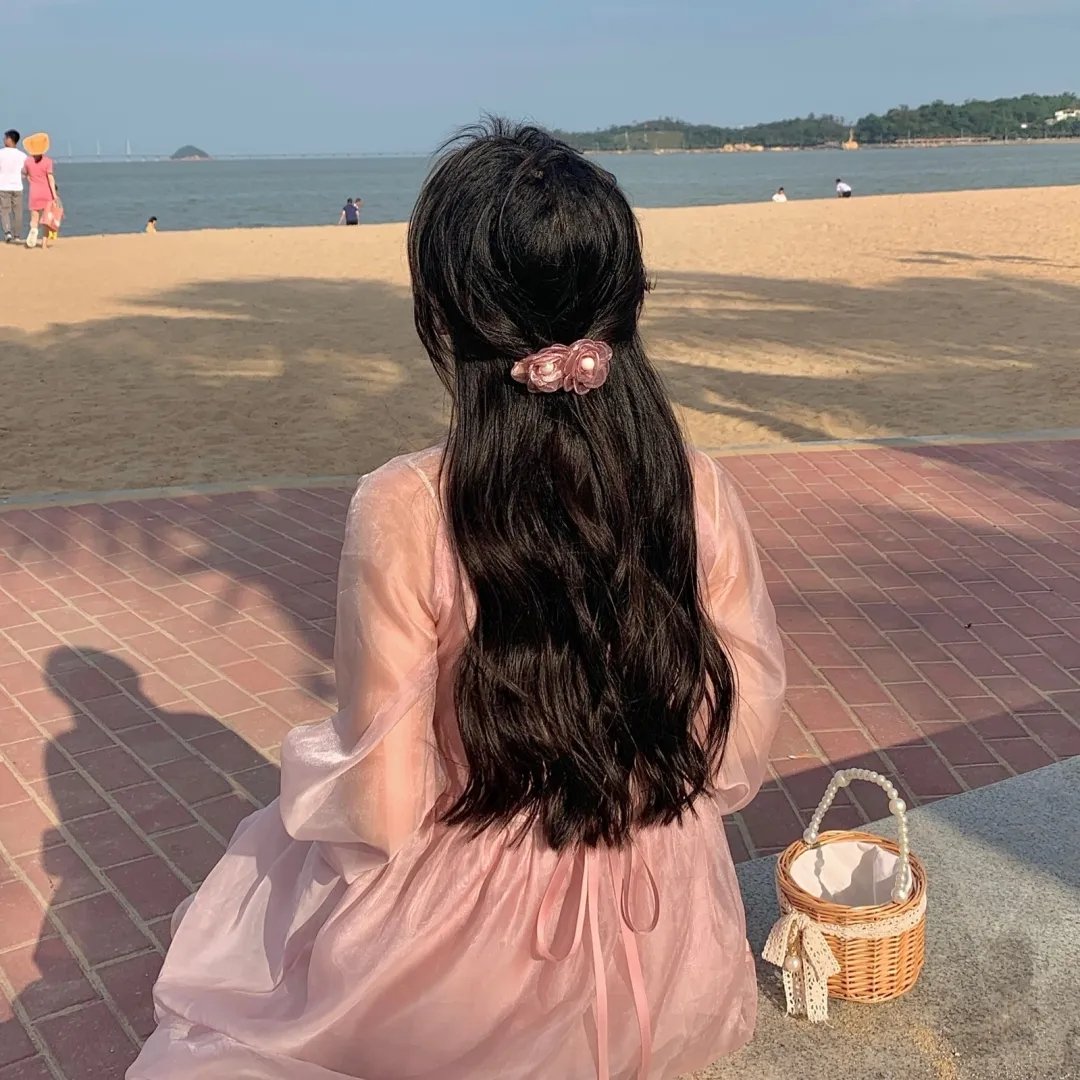 威风凛凛的她$你的深情我不配